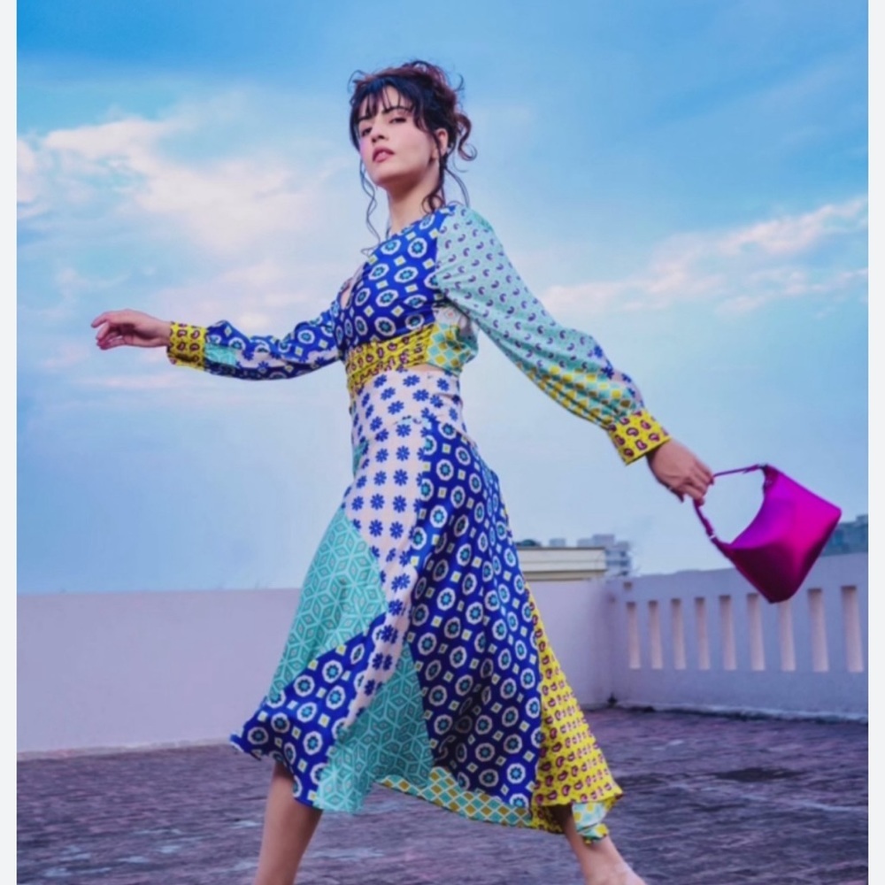 💙 PATCHWORK PRINT MIDI DRESS - Picture 4 of 13